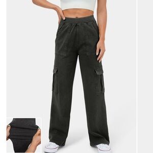 NWT HalaraMagic™️ MidRise Straight Leg Stretchy Knit Casual Cargo Jeans